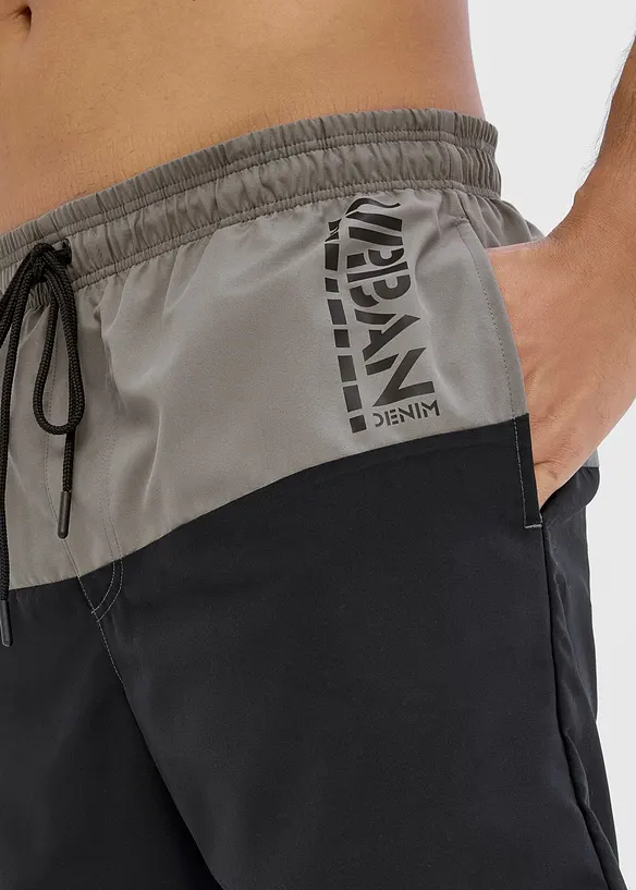 Badshorts med blockf&auml;rger, bonprix