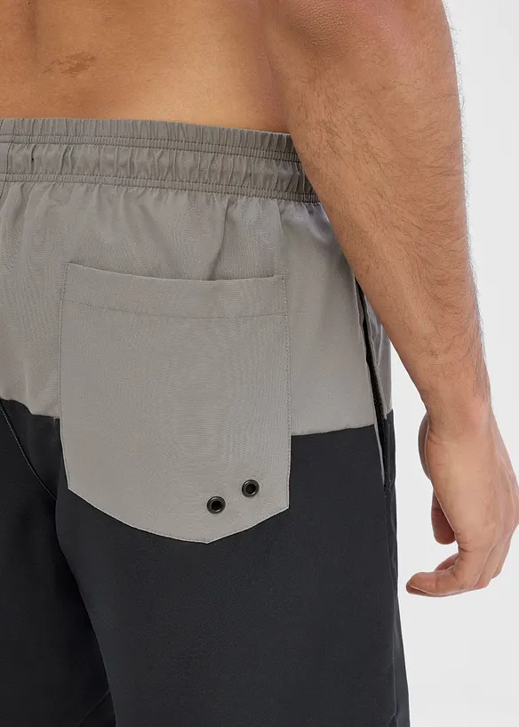 Badshorts med blockf&auml;rger, bonprix