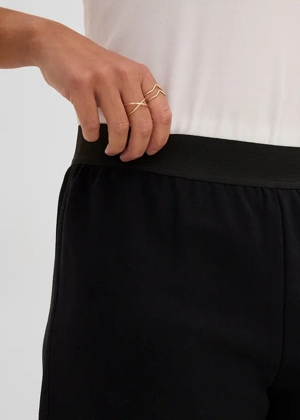 Sweatshirtshorts med rundad nederkant, bonprix
