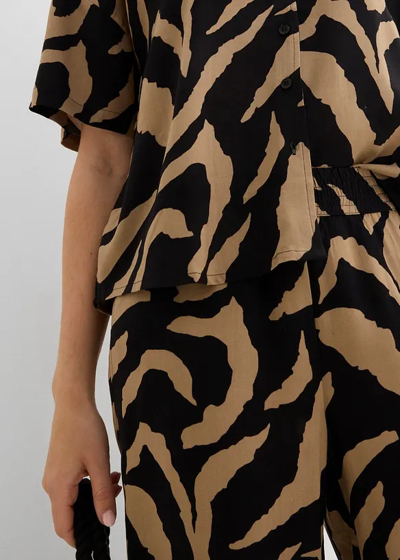 Kort&auml;rmad blus av mjuk viskosmix, bonprix