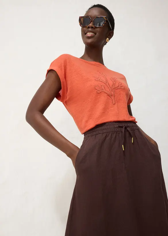 Tunn T-shirt i linne med broderi, bonprix