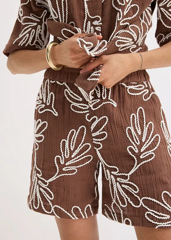 Shorts av bomull med broderi, bonprix