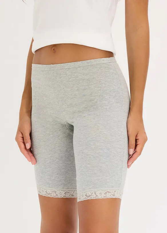 En f&ouml;rm&aring;nlig f&ouml;rpackning med boxertrosor med l&aring;nga ben i ett mjukt material, bonprix
