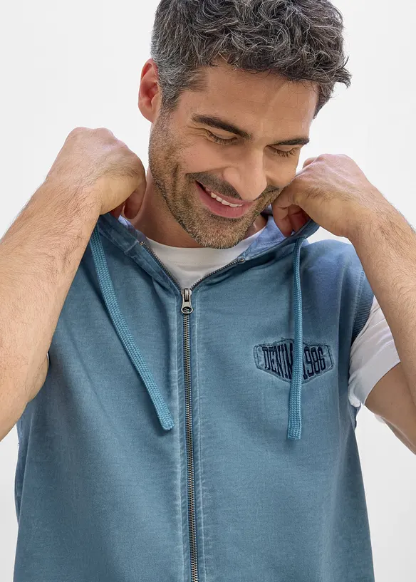 Sweatshirtv&auml;st med luva och tv&auml;ttade effekter, av bomull, bonprix