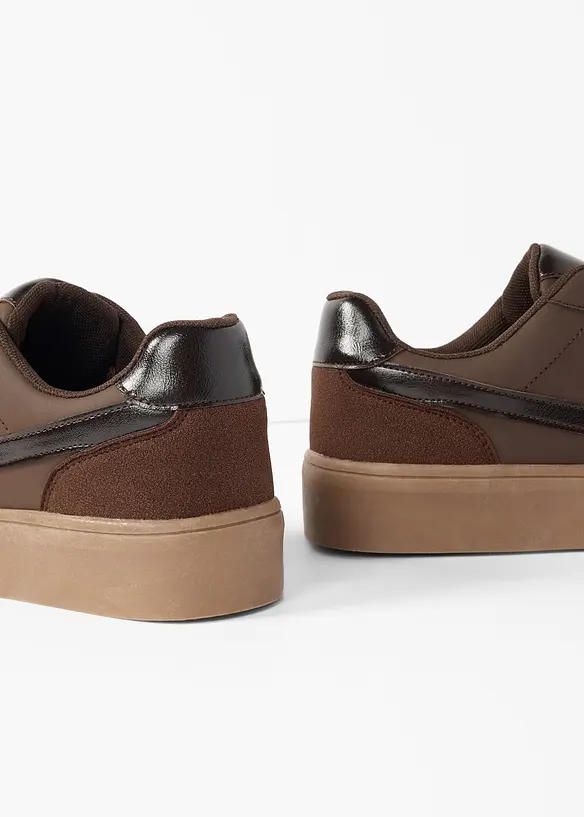 Sneakers med plat&aring;sula och retrolook, bonprix