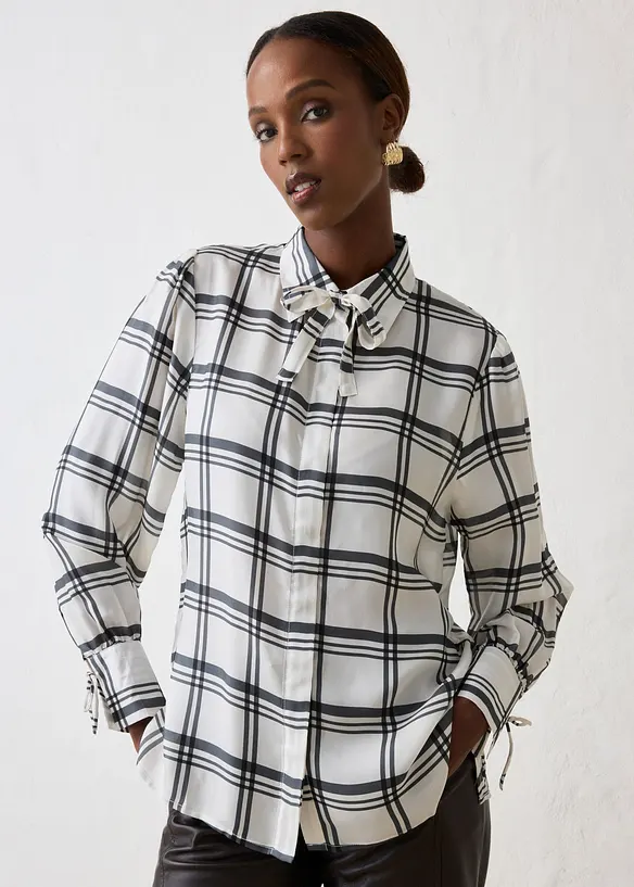 Blus i glansigt material av kupro och siden, bonprix