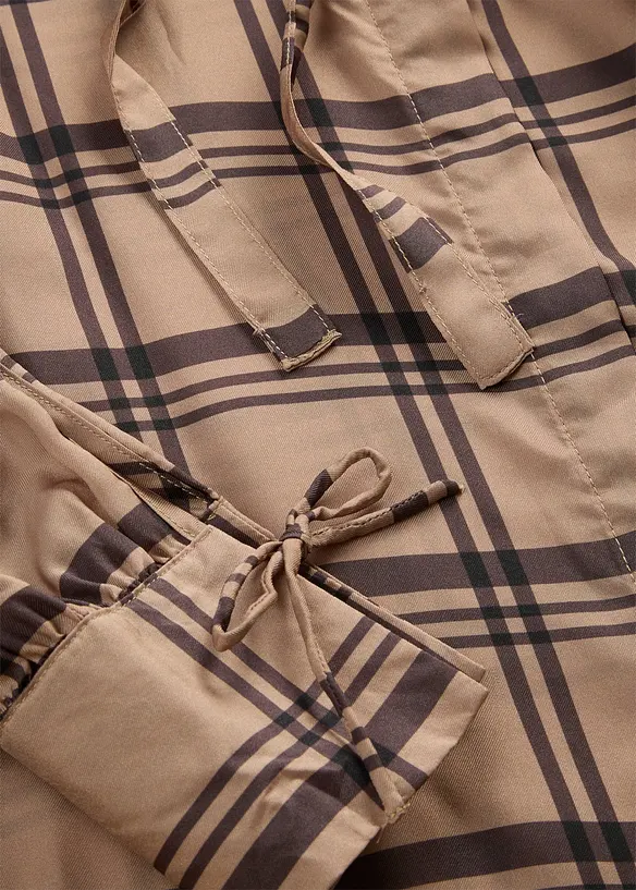 Blus i glansigt material av kupro och siden, bonprix