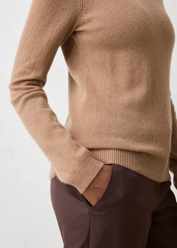 Polotr&ouml;ja i mjuk kashmirblandning med Good Cashmere Standard&reg;, bonprix