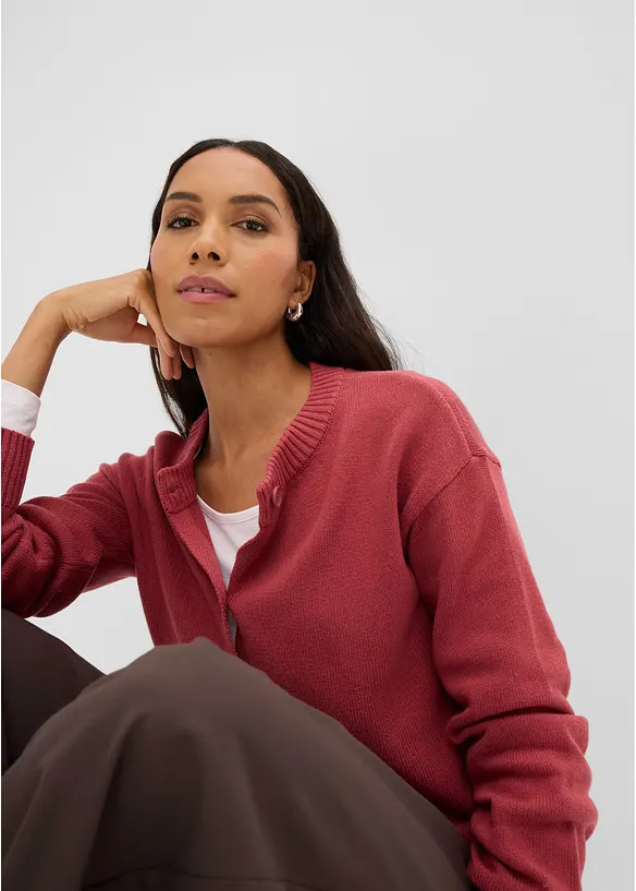 Stickad cardigan i kort modell, av bomullsmix, bonprix