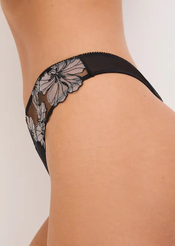 Stringtrosa med elegant broderi, bonprix