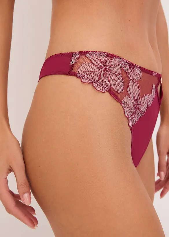 Stringtrosa med elegant broderi, bonprix