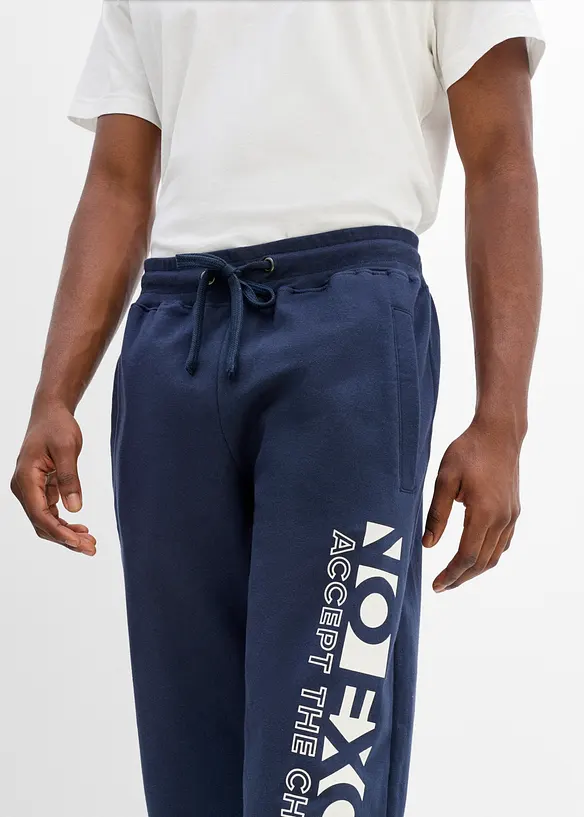 Joggingbyxa i bomull med sportigt tryck, bonprix