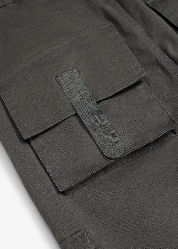 Stretchig cargobyxa, normal passform, med praktiska fickor, bonprix