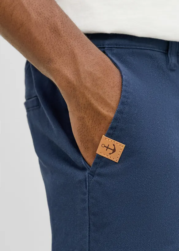 Stretchiga chinos, raka och vida ben, klassisk passform, bonprix