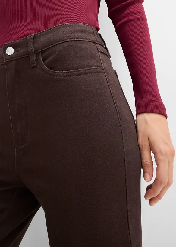 Twillbyxa i kort bootcut-modell av bomullsmix, bonprix