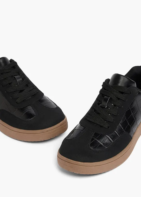 Sneakers med djurm&ouml;nstrade detaljer, bonprix