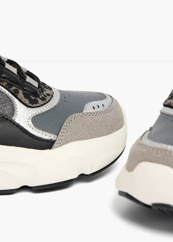Kraftiga sneakers med djurm&ouml;nstrade detaljer fr&aring;n Fila, FILA
