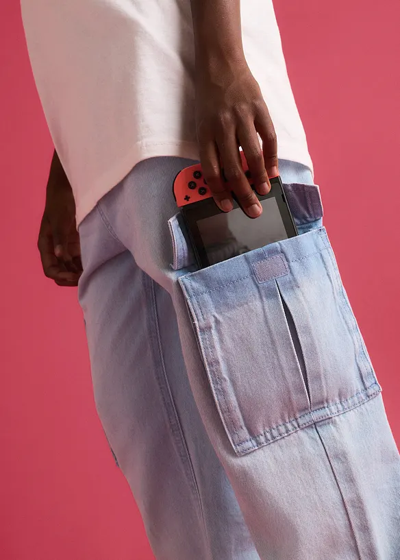 Dra p&aring;-jeans i Loose Fit med cargofickor, Straight, bonprix