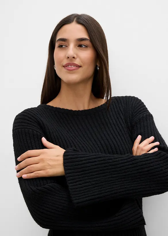 Stickad kl&auml;nning med slits, bonprix