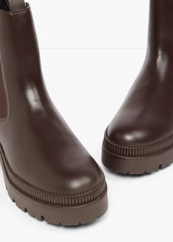 Chelseaboots med profilsula, bonprix