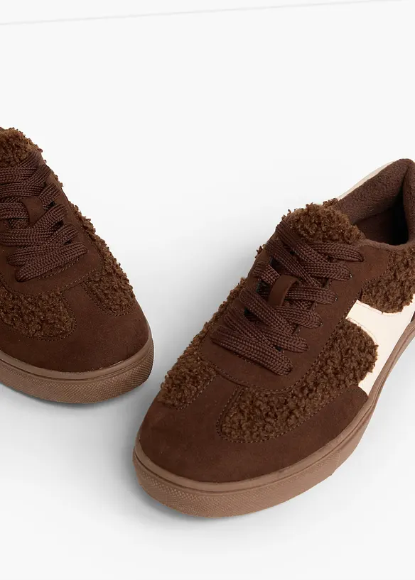 Fodrade sneakers med retrolook, bonprix