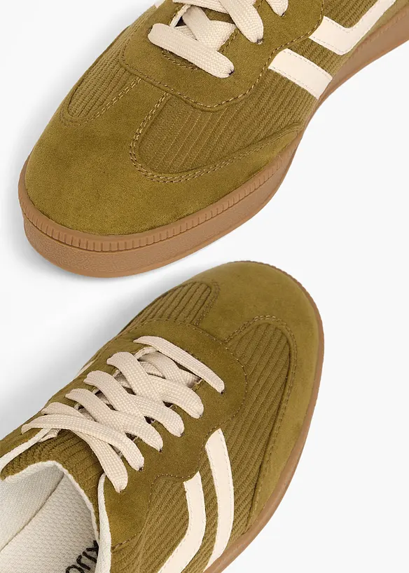 Sneakers med manchesterdetaljer, bonprix