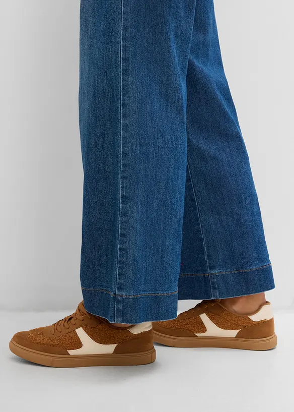 Wide Leg Jeans, High Waist, med p&aring;sydda fickor, bonprix