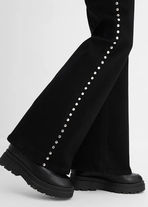 Flared Jeans High Waist, med nitar, bonprix