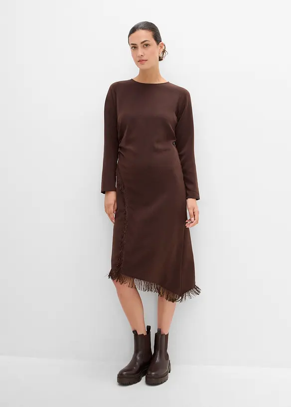 Mellanl&aring;ng kl&auml;nning med asymmetrisk nederkant och fransar, bonprix