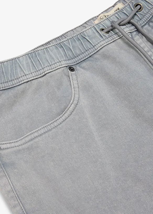 Dra p&aring;-byxa av bomullstwill i Relaxed Fit med Tapered ben, bonprix