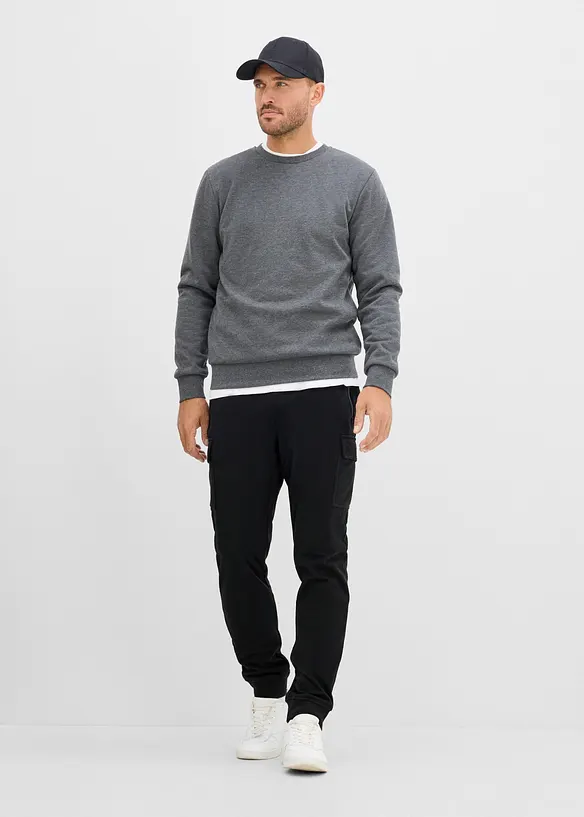 V&auml;rmande joggingbyxa med cargofickor och Regular Fit, bonprix