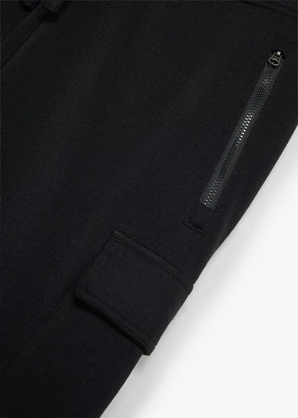 V&auml;rmande joggingbyxa med cargofickor och Regular Fit, bonprix