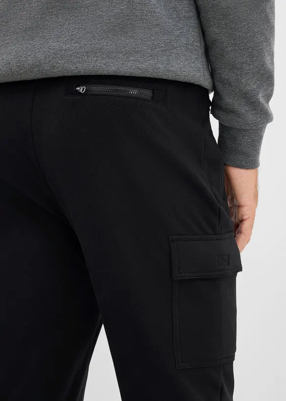 V&auml;rmande joggingbyxa med cargofickor och Regular Fit, bonprix