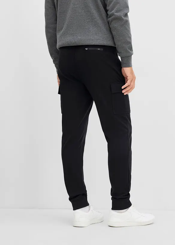 V&auml;rmande joggingbyxa med cargofickor och Regular Fit, bonprix