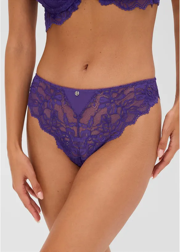 Stringtrosa med mjuk spets, bonprix