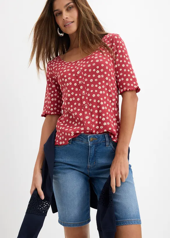 Stretchiga jeansshorts med f&auml;rgade, uppvikta benslut, bonprix