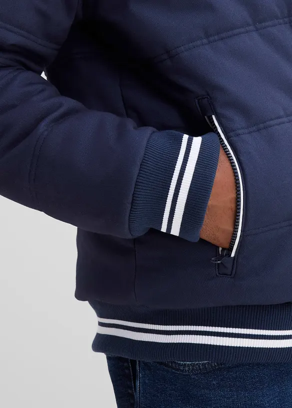 Quiltad jacka blusmodell med avtagbar huva, bonprix