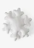 Fluffig prydnadskudde i form av en snöflinga, bonprix