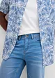 Stretchiga jeansshorts med bekvämt snitt, Regular Fit, bonprix